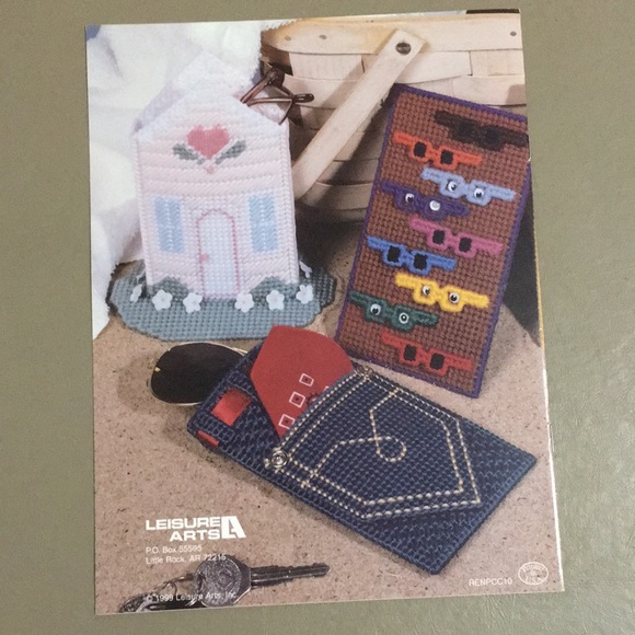 5 Plastic Canvas pattern books - Picture 8 of 12